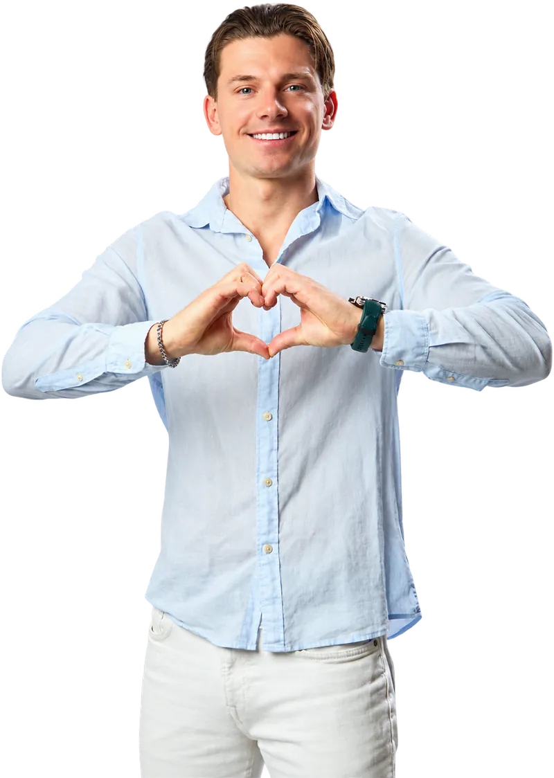 Jens maakt met zijn handen een hart
